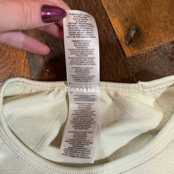 Gymshark Adapt Camo Seamless Long Sleeve Crop Top and Shorts Set Beige Size M - Picture 12 of 16